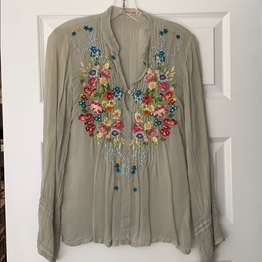 Johnny Was grey silk embroidered too XS